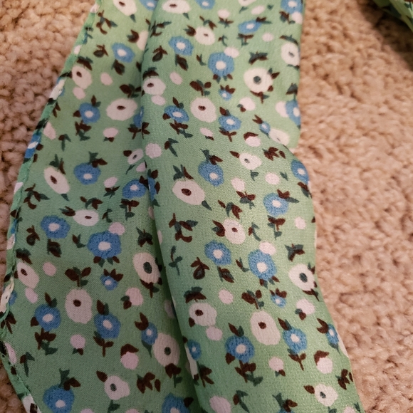 3/$15! Light scarf / Headwear/ sash belt - Picture 2 of 2